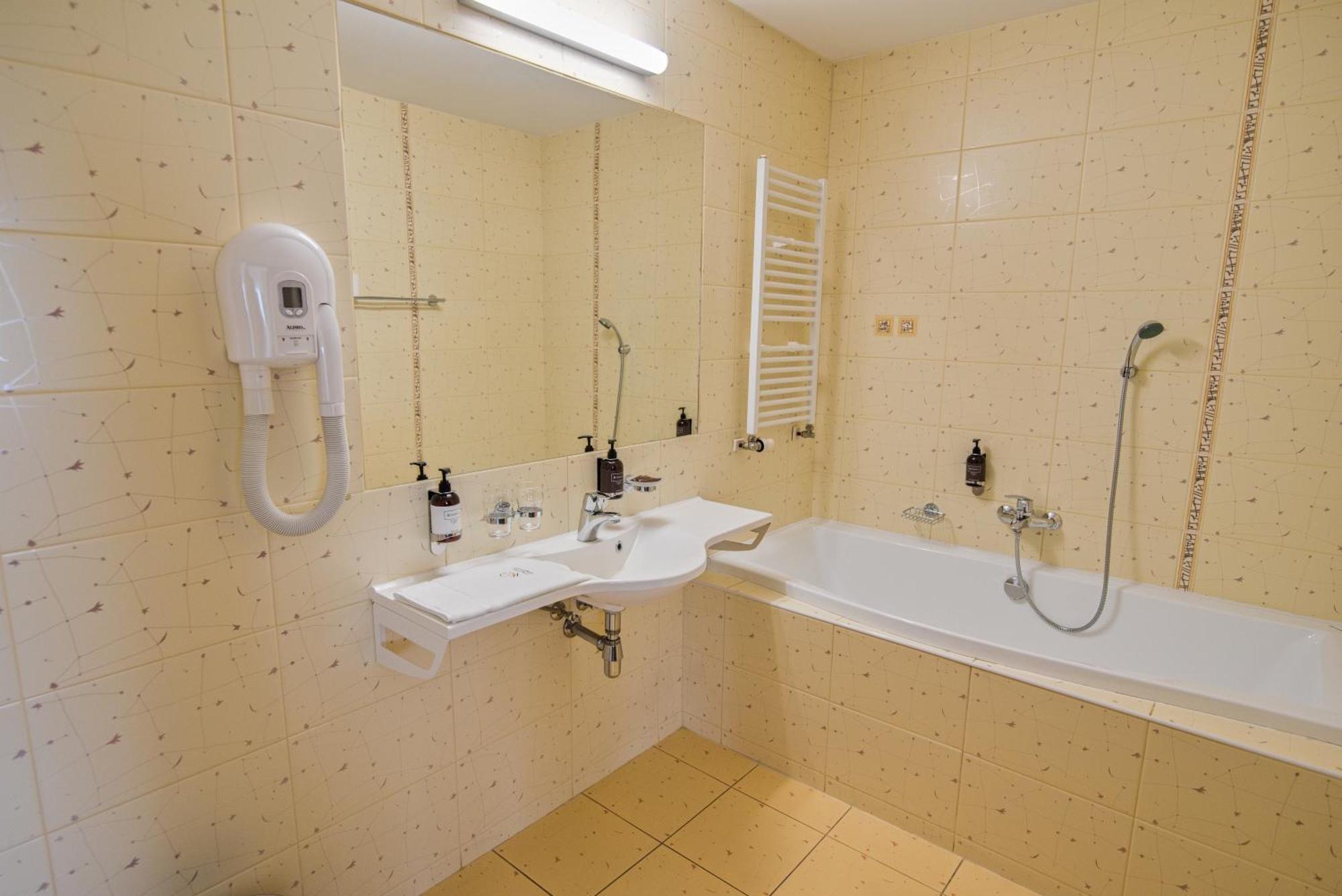 Hotel Grand Hradec Králové المظهر الخارجي الصورة